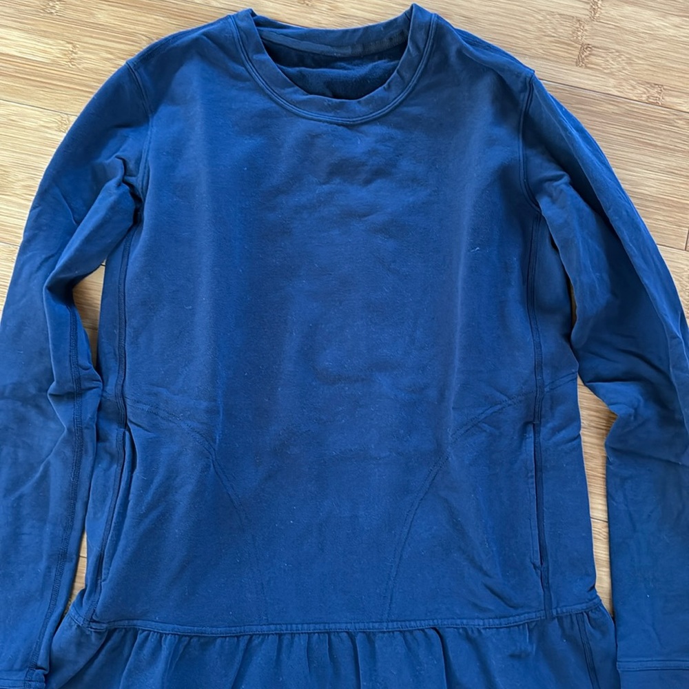 Lululemon sweatshirt. Navy. Size 6.